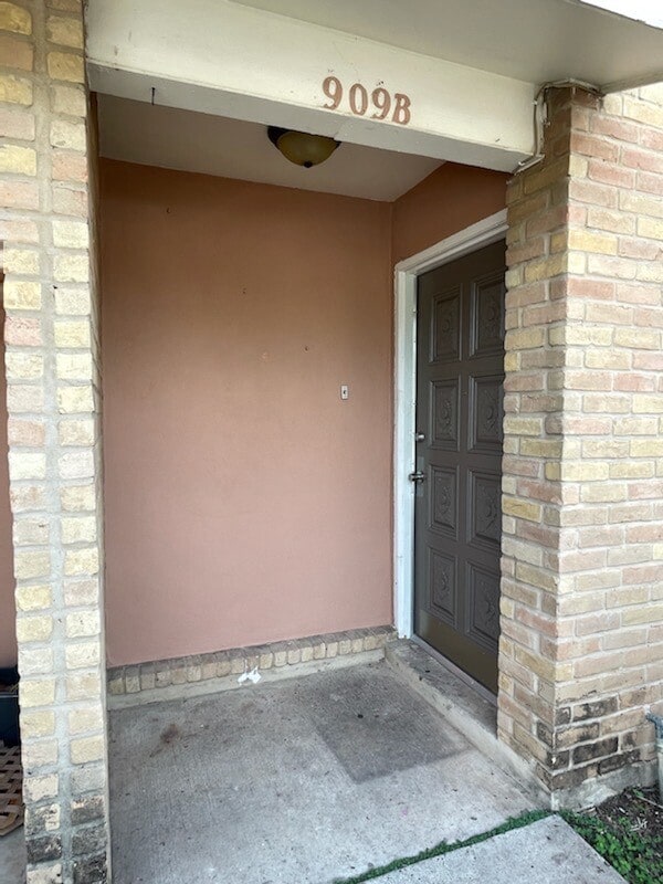 Building Photo - 909B Castle Heights Dr Unit 909B