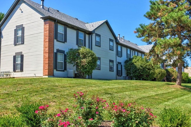 Building Photo - Lenexa Crossing Apartments