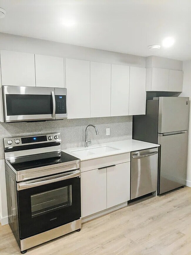 Photo - Modern Studio Unit with Private Entrance –... Unit U2 - 2721B