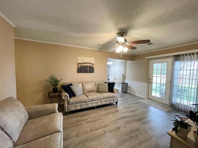 Photo - 328 NW 65th St