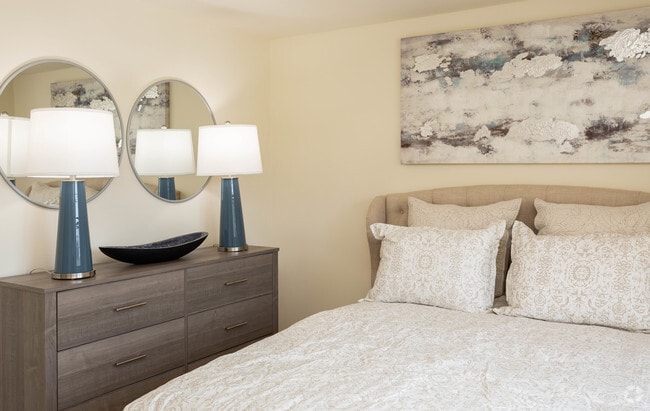 3HAB, 1BA - 1,125 ft² - Somerset Woods Townhomes