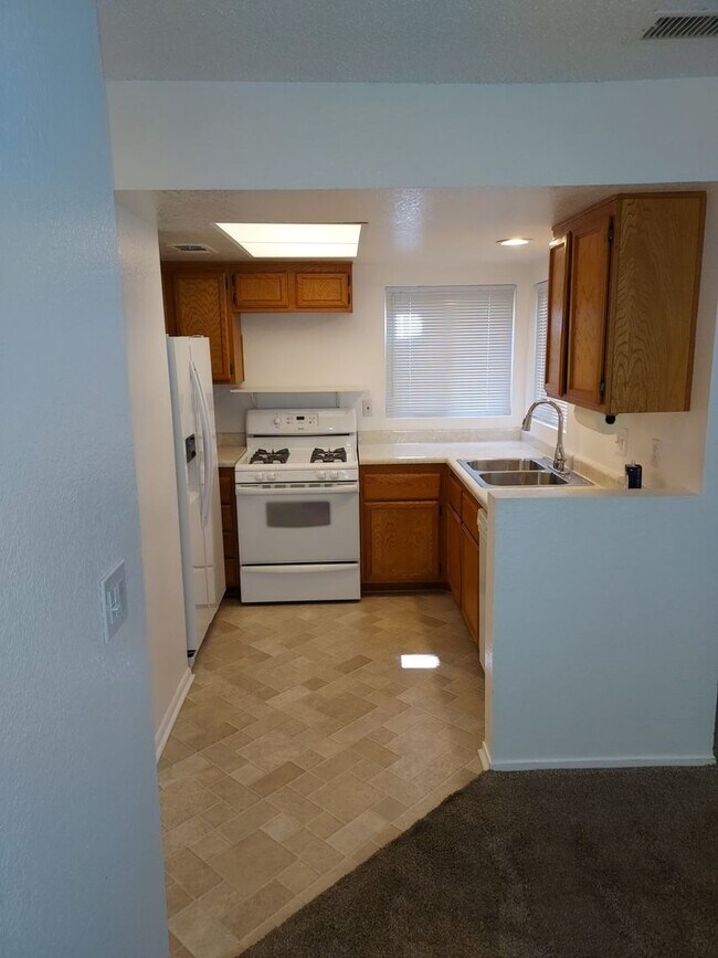 SINGLE STORY TOWN HOME 3 BEDROOM 2 BATH WI... - SINGLE STORY TOWN HOME 3 BEDROOM 2 BATH WI...