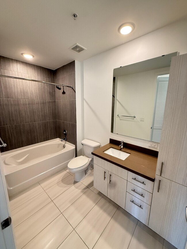 Photo - 2164 NE 167th St Unit B8