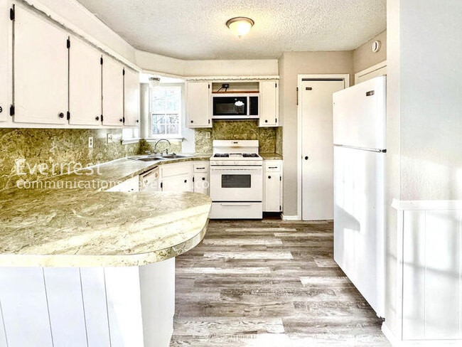 Photo - 1756 S Pine Ave