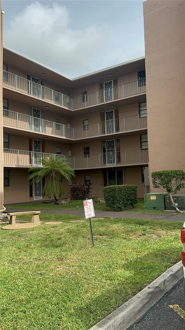 Building Photo - 3100 N Pine Island Rd Unit 304 Rental