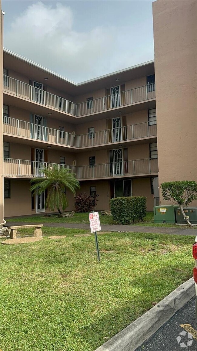 Building Photo - 3100 N Pine Island Rd Unit 304 Rental