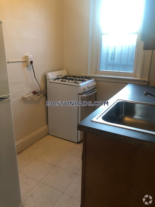 Building Photo - 1179 Boylston St Rental