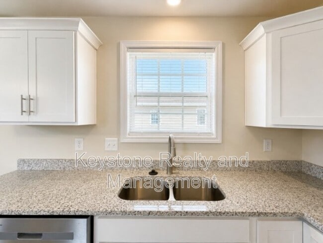 Photo - 157 Mace Ln