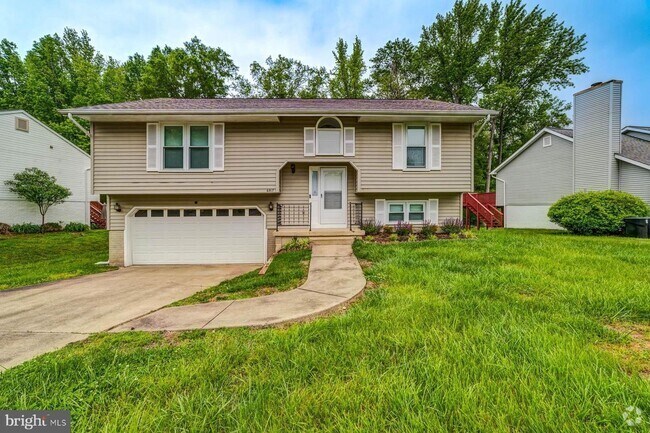 Building Photo - 3 bed 2 bath Chancellor Hills Home