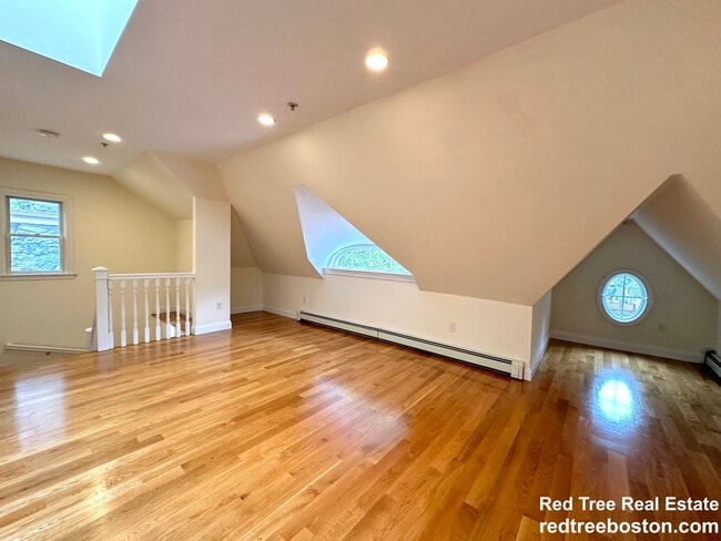 Photo - 8 Selkirk Rd Unit 2