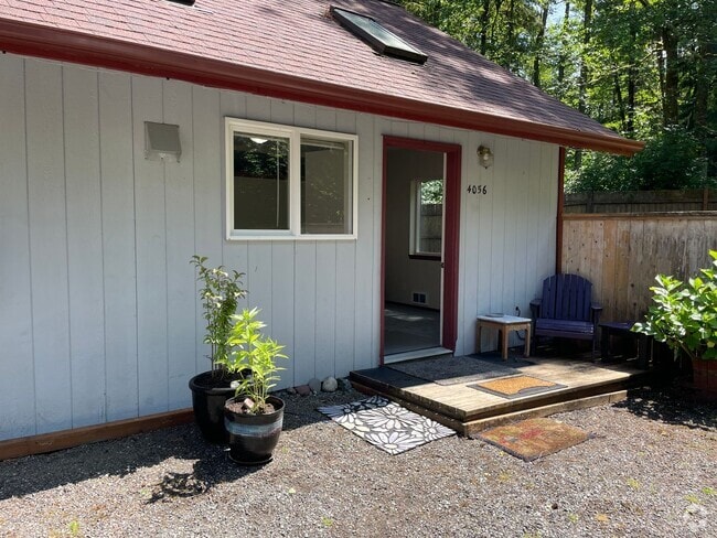 Building Photo - Langley Apartment with Utilities Included!