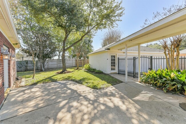 Building Photo - 12511 Grove Hollow Ct