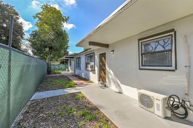 Photo - 1710 NW 9th St Unit 1-2