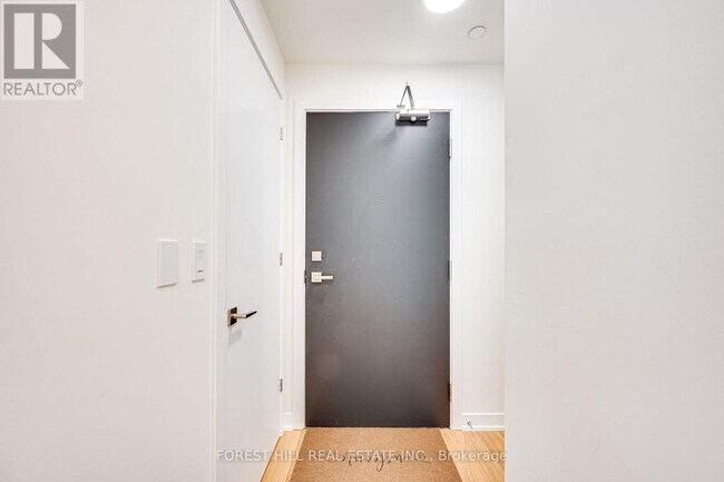 Photo - 840 St Clair Ave W Unit 516