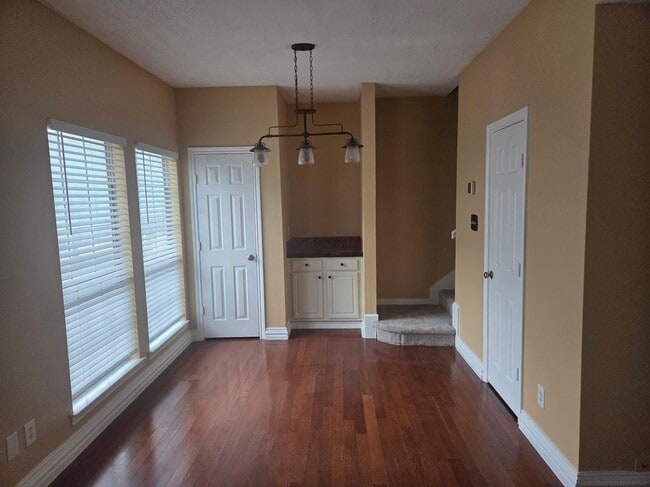 Building Photo - 14400 Montfort Dr