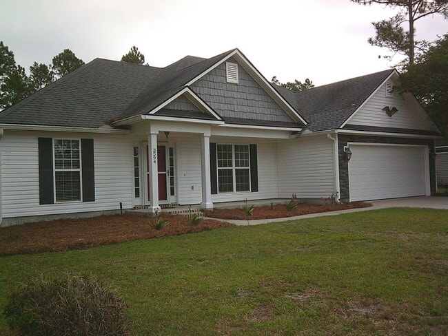 Photo - Spacious 3BR Home with Screened Porch, Fenced Backyard & Wired Shop in North Valdosta