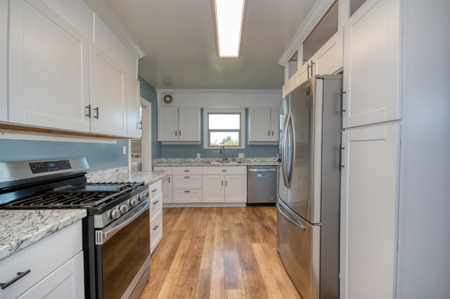 Photo - 127 E 14th St