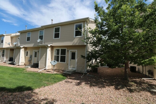 Photo - Large End Unit Town Home! 3Bd/2.5ba/AC, 1507sf Near Ft Carson