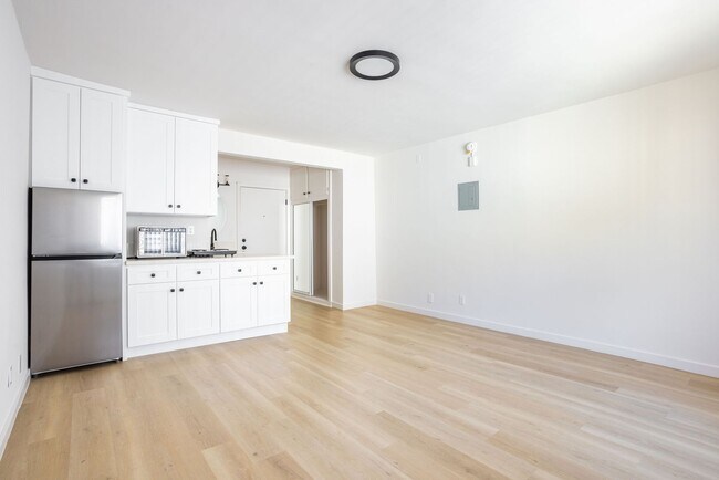 1811 Tamarind Apartments