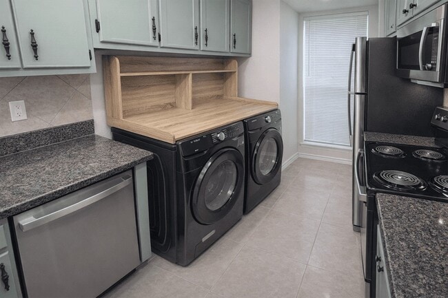 Photo - 7827 Leonora St