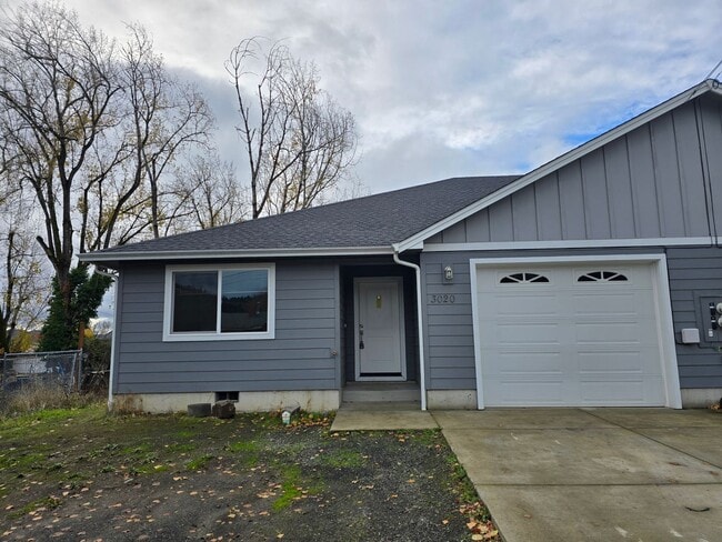 Building Photo - 3020 NE Johnson St Unit 3020 NE Johnson St.