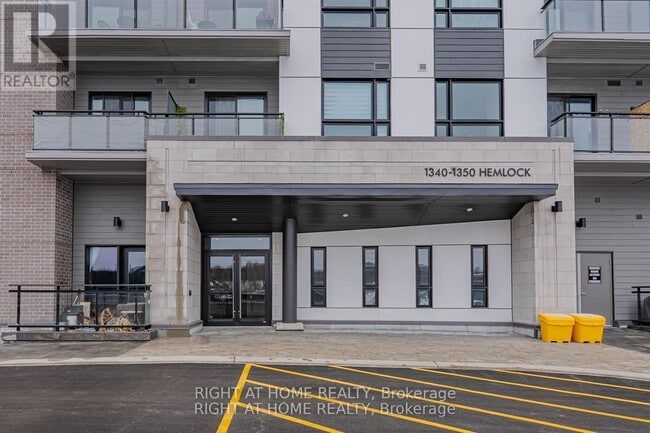 Photo - 1350 Hemlock Rd Unité 506
