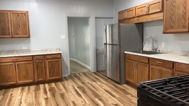 Building Photo - 643 S 9th St Unit Front Rental