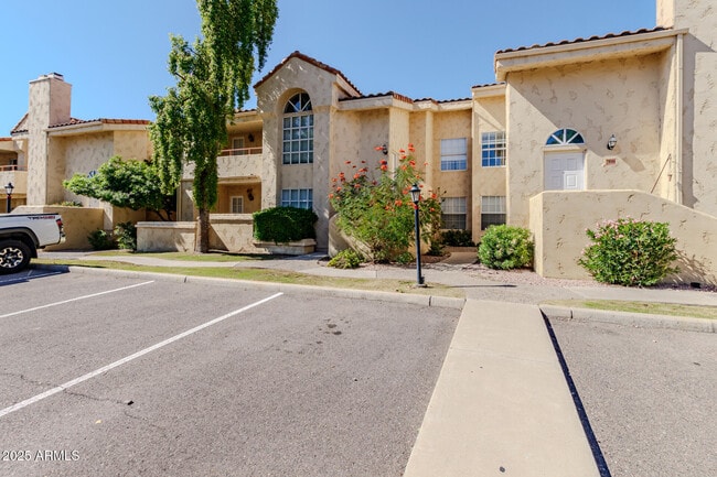 Building Photo - 1333 E Morten Ave Unit 227
