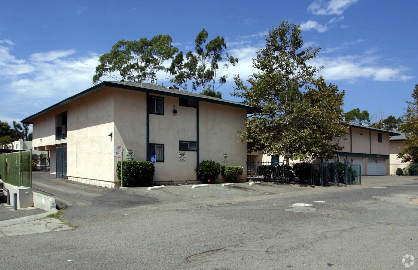 Photo - Chinaberry Apartments