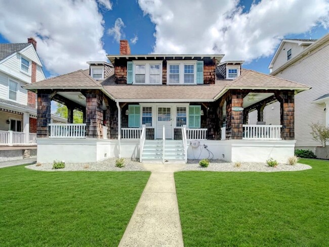 Photo - 208 8th Ave