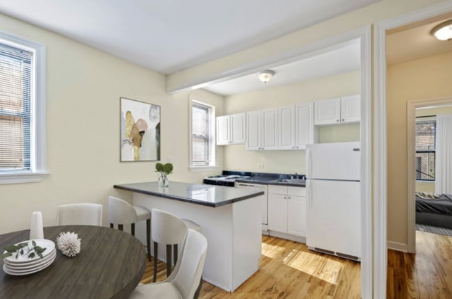 Building Photo - 723 W Barry Ave Unit B3