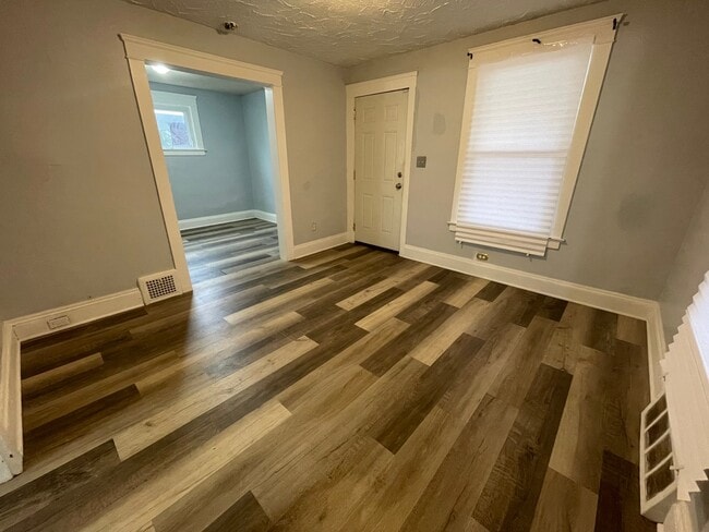 Photo - 11119 Forest Ave