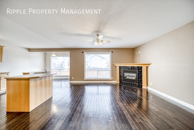 Photo - Cozy 3 bedroom+ den 2.5 bathroom house in the community of Airdrie