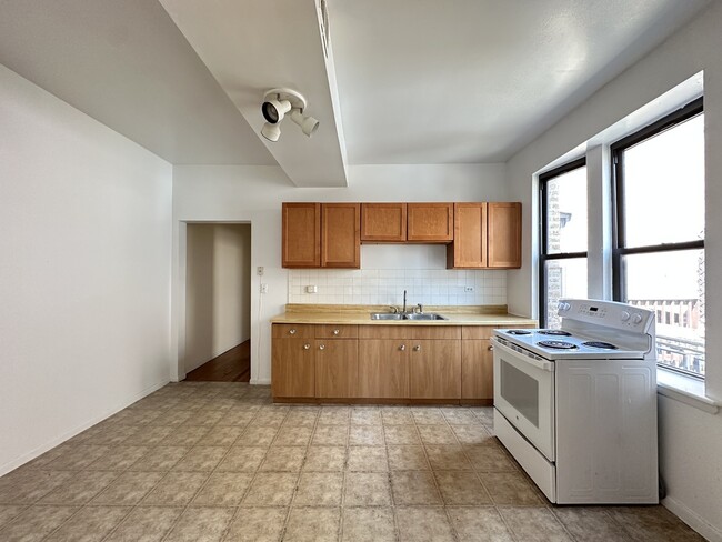 Photo - 3147 W Medill Ave Unit 4