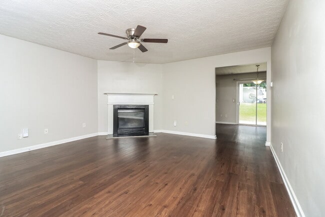 Photo - 271 Springbottom Ct SE