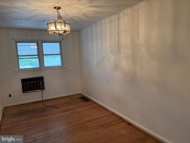 Photo - 1053 Taylor Dr