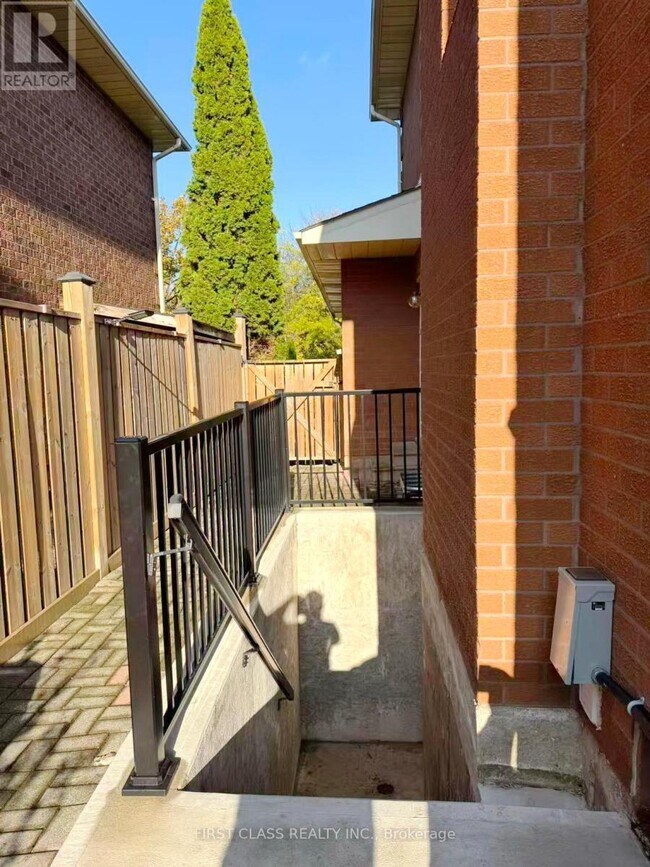 Photo - 1200 Rushbrooke Dr