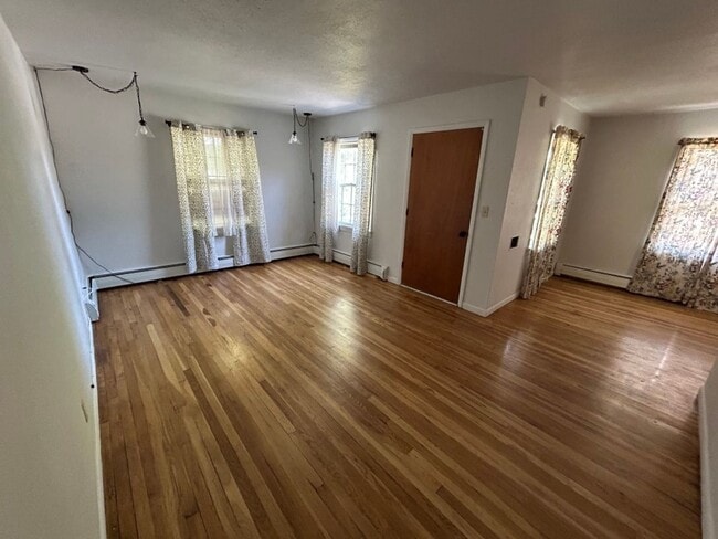 Photo - 4 Bedroom 1.5 Bath House with Washer and Dryer and Fenced Back Yard