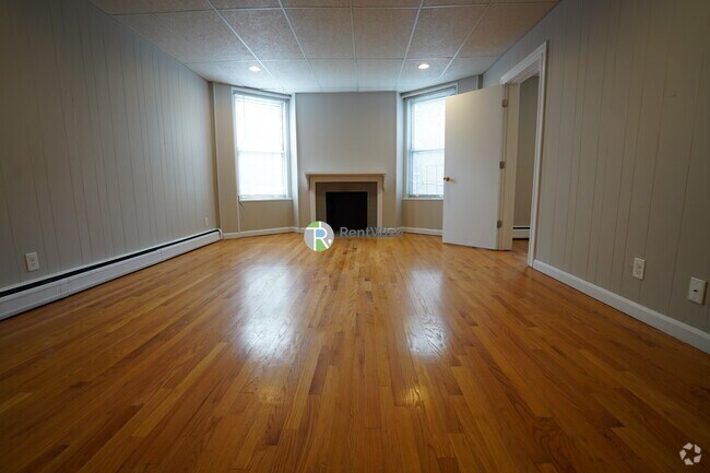 Building Photo - 1055 Beacon St Unit 4 Rental
