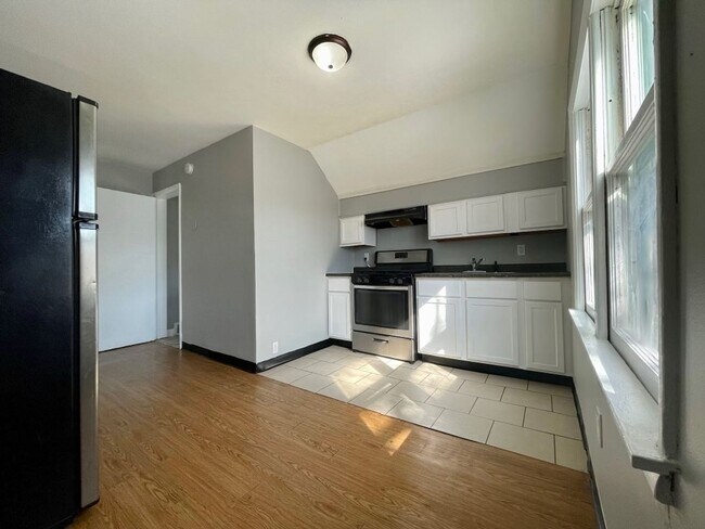 Photo - 98 Manitoba Ave W Unit #2