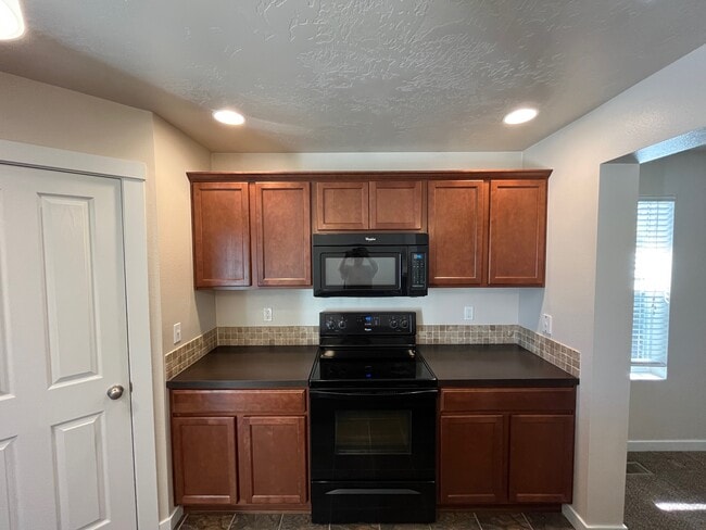 Photo - 589 W Ramsbrook St