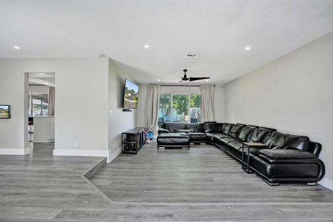 Photo - 6411 SW 6th St