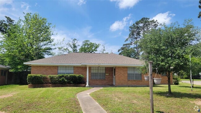 Building Photo - 215 Pine Shadow Dr Rental
