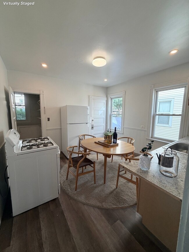 302 Washington St Unit 2