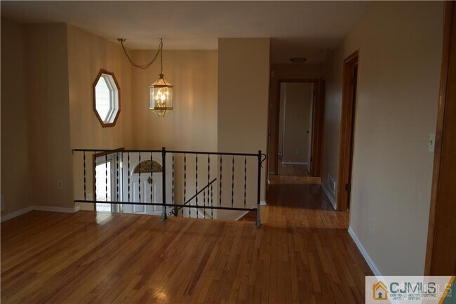 Photo - 5098 Scott St