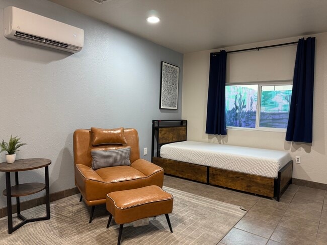 Photo - 938 E Amelia Ave Unit 4