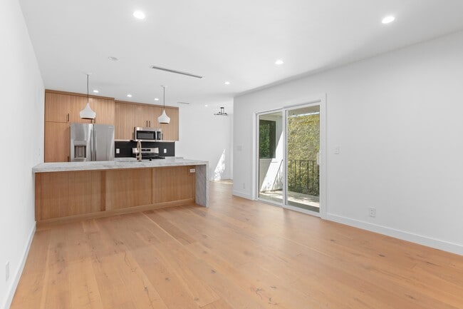 Photo - 1127 16th St Unidad E