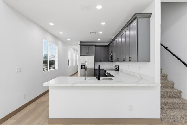 2805 W Trumbull Rd
