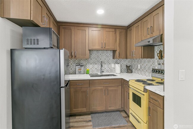 Photo - 9721 118th St E