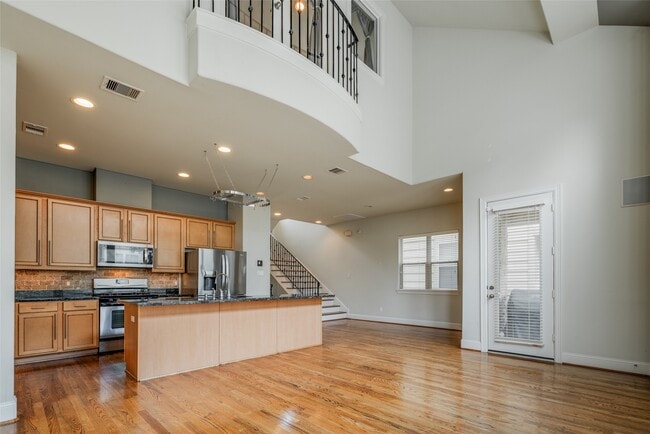 Building Photo - 2915 Pease St